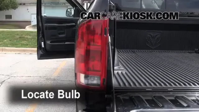 2003 Dodge Ram 2500 5.7L V8 Crew Cab Pickup (4 Door) Éclairage Feu clignotant arrière (remplacer l'ampoule)